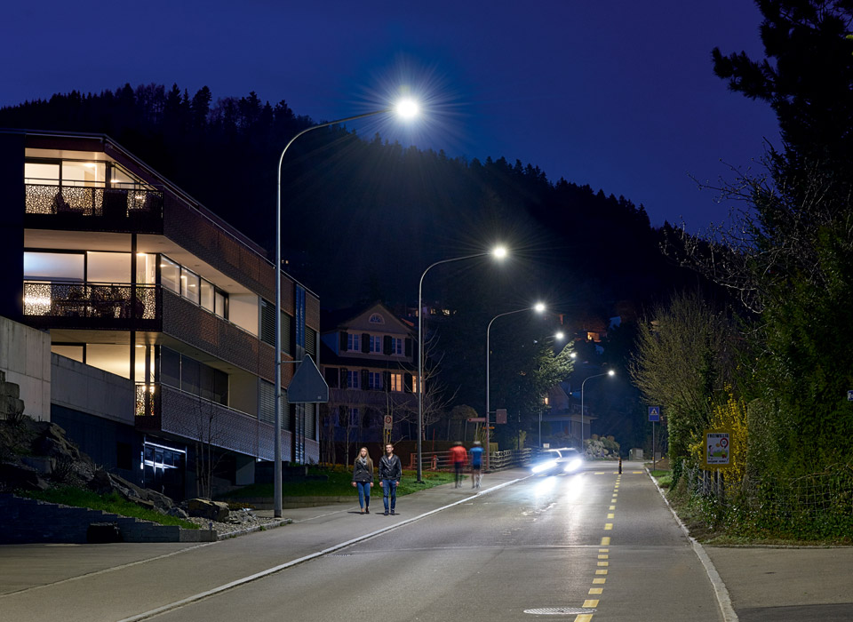 Đèn Led chiếu sáng đường phố Philips Xitanium BRP120 (GreenVision Road Lighting) 120W tăng cường an ninh và an toàn cho người đi đường