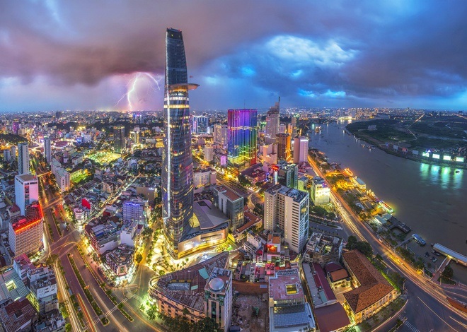 Đèn đường LED tạo nên khung cảnh tráng lệ hơn cho Tp. Hồ Chí Minh