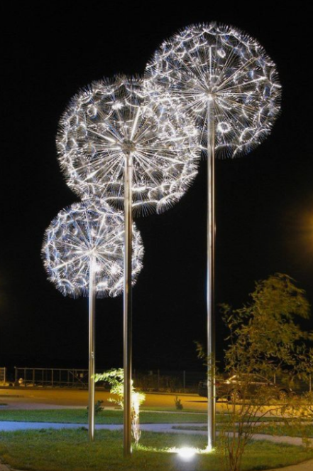 Hệ thống đèn LED chiếu sáng công cộng hoa Bồ Công Anh