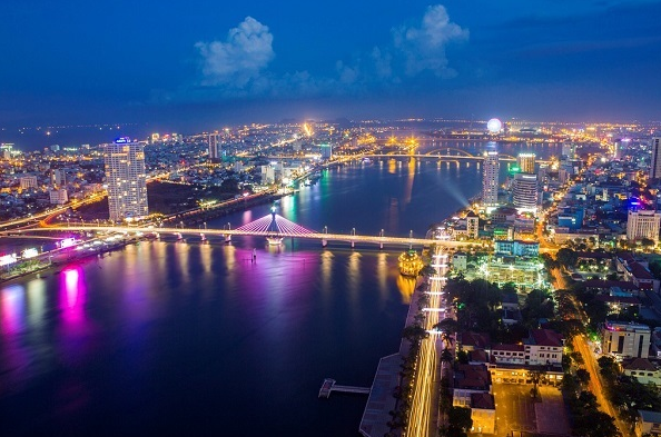 Thành phố Đà Nẵng tiến hành lắp đặt đèn LED tiết kiệm điện thay thế đèn cao áp